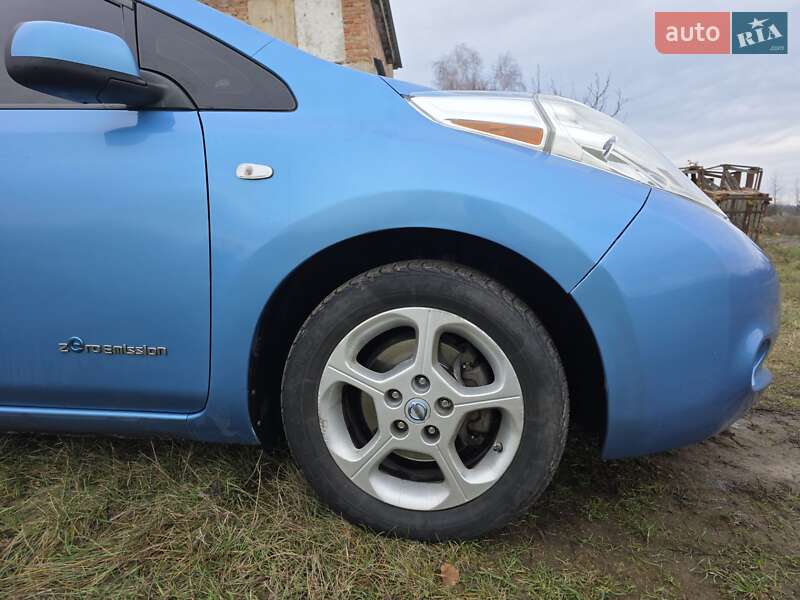 Хэтчбек Nissan Leaf 2013 в Полтаве