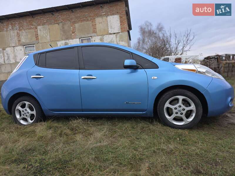 Хэтчбек Nissan Leaf 2013 в Полтаве