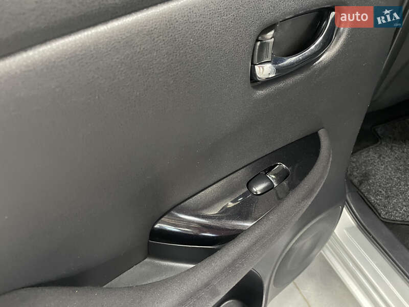 Хэтчбек Nissan Leaf 2013 в Стрые