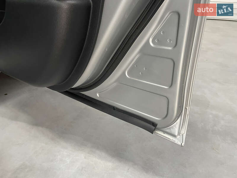 Хэтчбек Nissan Leaf 2013 в Стрые