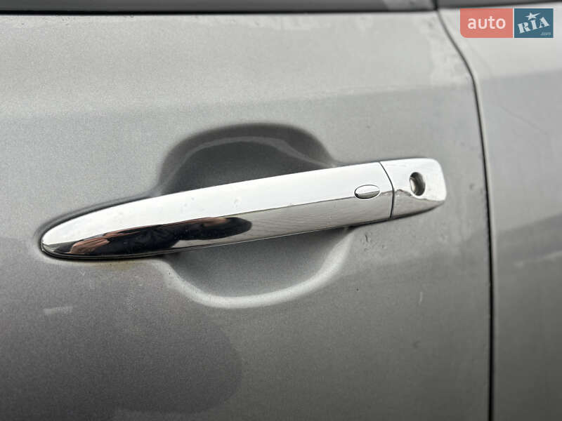 Хетчбек Nissan Leaf 2013 в Володимирі