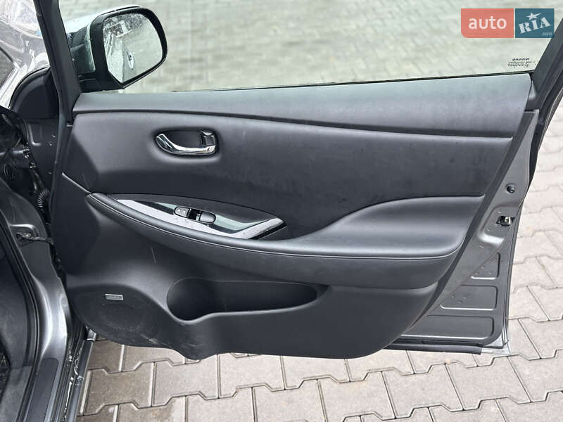 Хетчбек Nissan Leaf 2013 в Володимирі