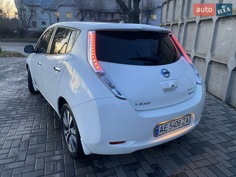 Хэтчбек Nissan Leaf 2015 в Днепре