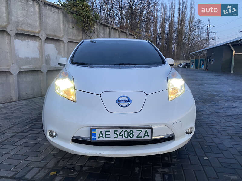 Хэтчбек Nissan Leaf 2015 в Днепре