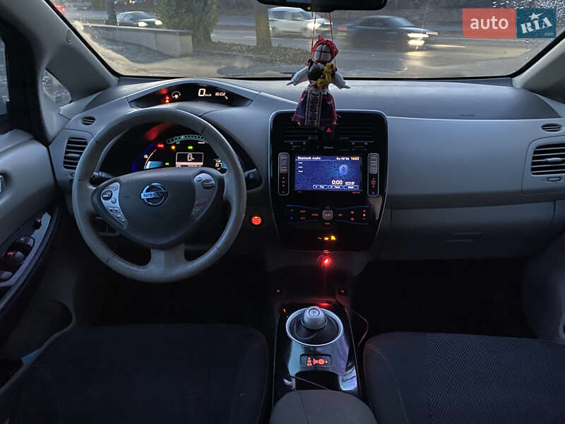 Хэтчбек Nissan Leaf 2015 в Днепре