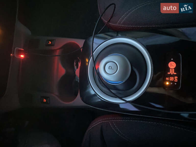Хэтчбек Nissan Leaf 2015 в Днепре