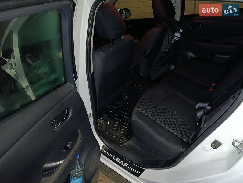 Хэтчбек Nissan Leaf 2014 в Могилев-Подольске