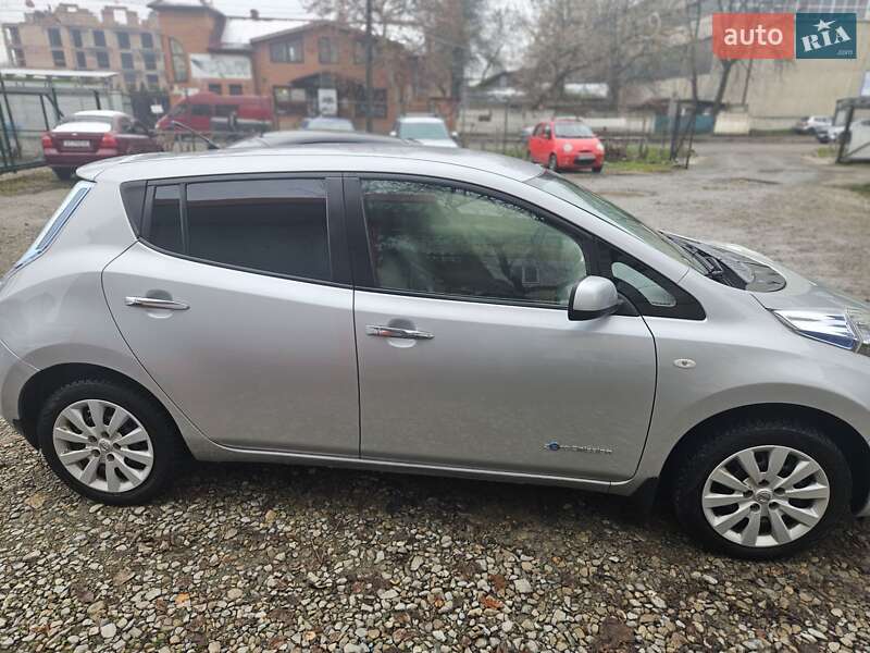 Хетчбек Nissan Leaf 2011 в Івано-Франківську
