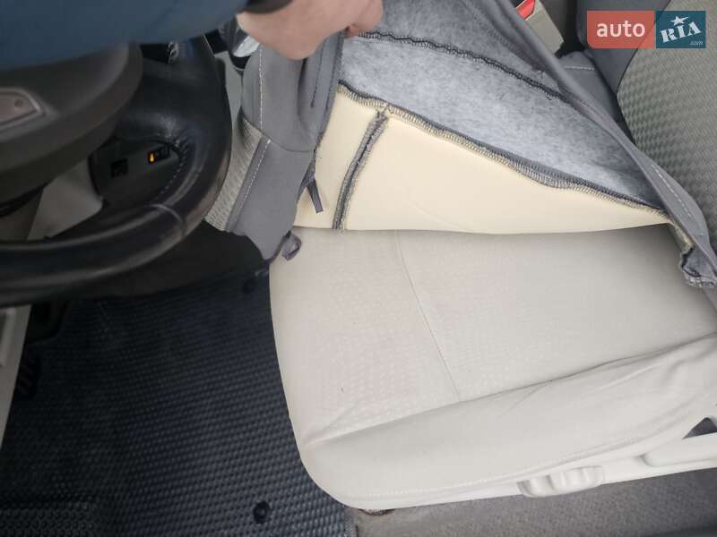 Хетчбек Nissan Leaf 2011 в Івано-Франківську