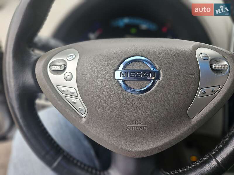 Хетчбек Nissan Leaf 2011 в Івано-Франківську