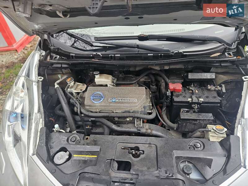 Хетчбек Nissan Leaf 2011 в Івано-Франківську
