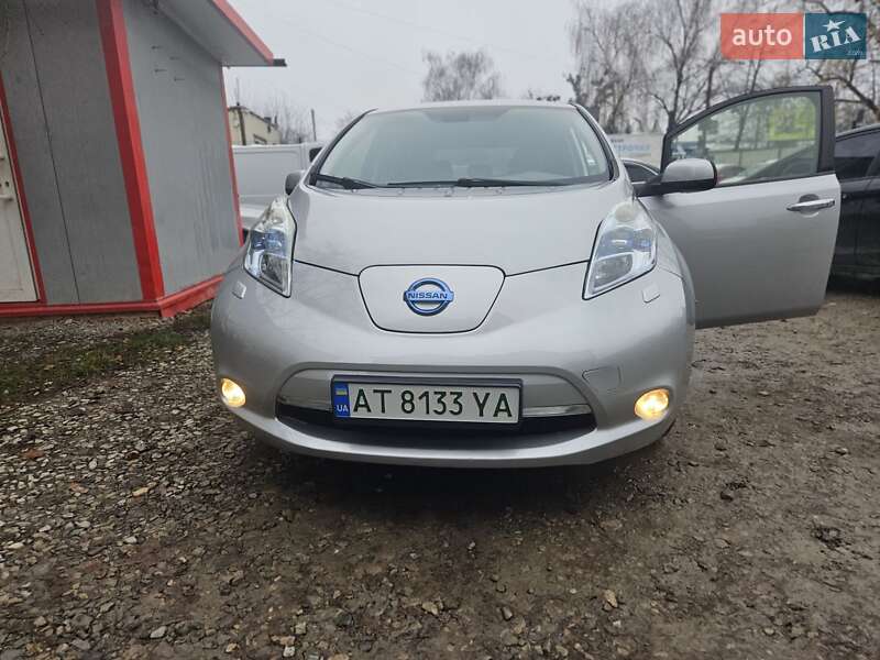 Хетчбек Nissan Leaf 2011 в Івано-Франківську