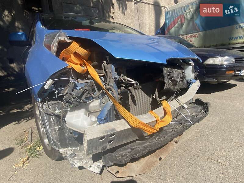 Хэтчбек Nissan Leaf 2012 в Николаеве