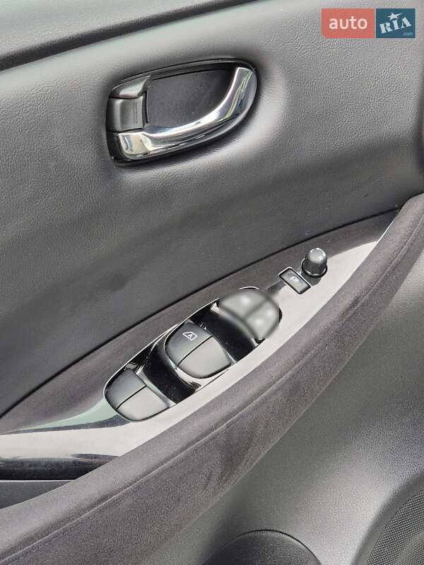 Хетчбек Nissan Leaf 2015 в Золочеві фото 11 Хетчбек Nissan Leaf 2015 в Золочеві