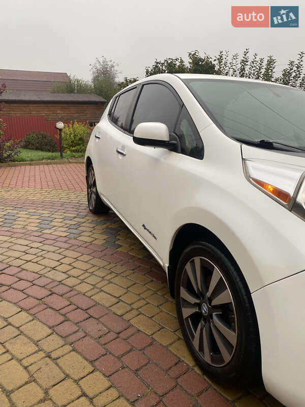 Хэтчбек Nissan Leaf 2014 в Хмельницком
