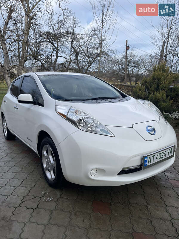 Хэтчбек Nissan Leaf 2014 в Надворной