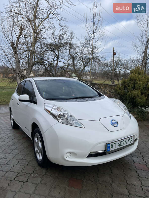Хэтчбек Nissan Leaf 2014 в Надворной