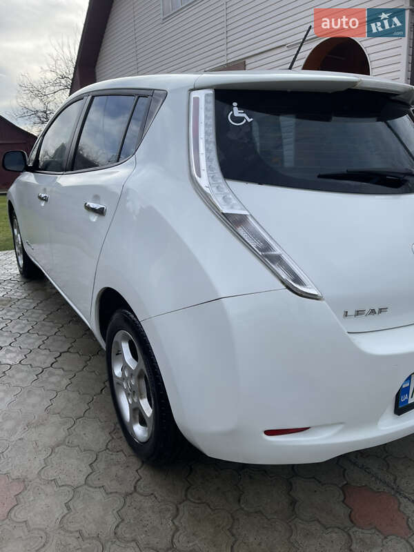 Хэтчбек Nissan Leaf 2014 в Надворной