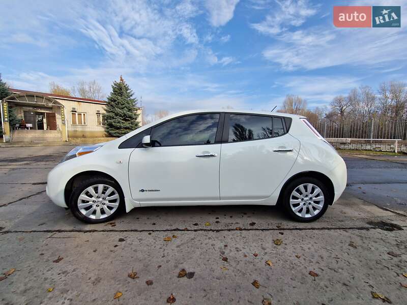 Хэтчбек Nissan Leaf 2016 в Днепре