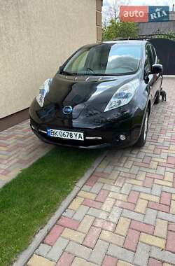 Хэтчбек Nissan Leaf 2012 в Березному