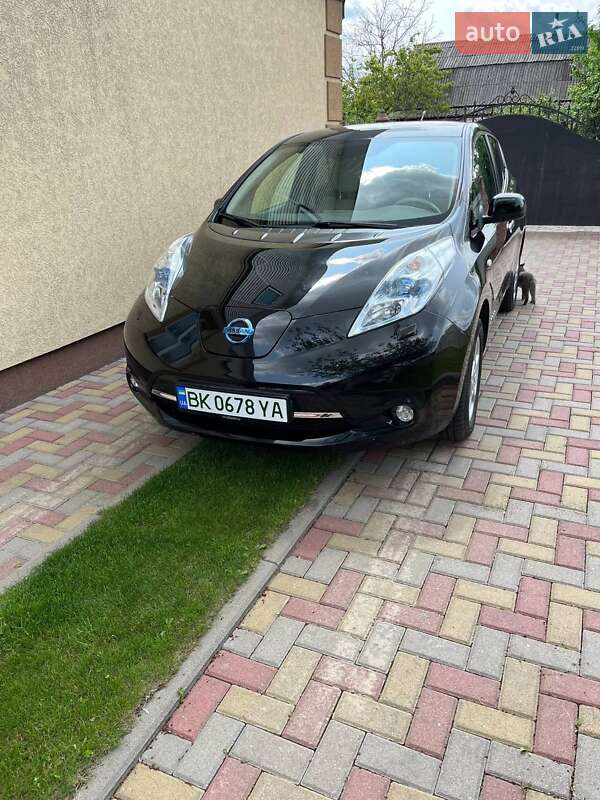 Хэтчбек Nissan Leaf 2012 в Березному