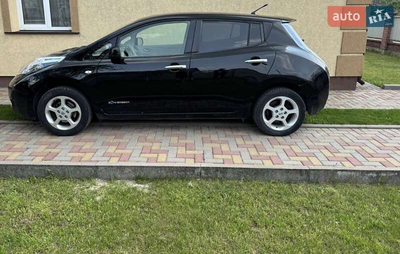 Хэтчбек Nissan Leaf 2012 в Березному