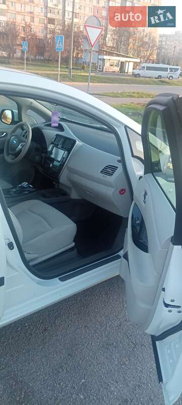 Хэтчбек Nissan Leaf 2012 в Запорожье