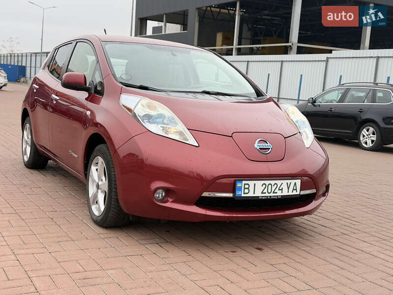 Хэтчбек Nissan Leaf 2011 в Полтаве