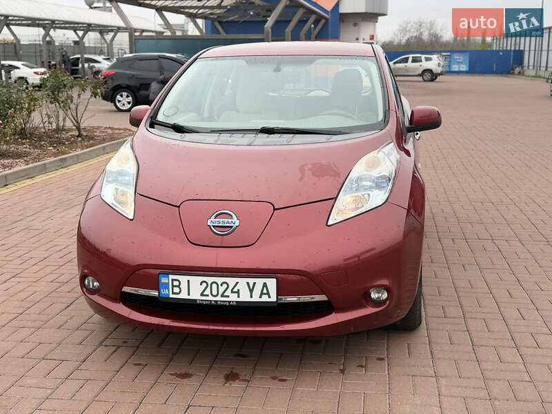 Хэтчбек Nissan Leaf 2011 в Полтаве