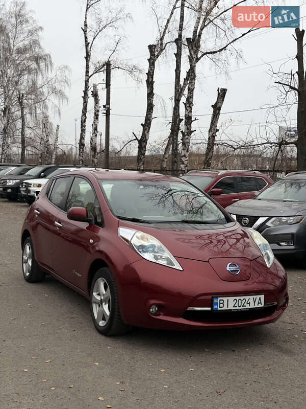 Хэтчбек Nissan Leaf 2011 в Полтаве