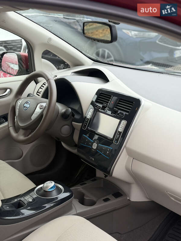 Хэтчбек Nissan Leaf 2011 в Полтаве