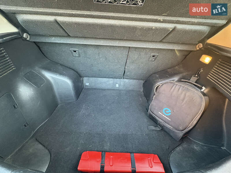 Хэтчбек Nissan Leaf 2014 в Луцке