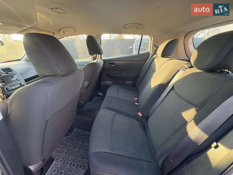 Хэтчбек Nissan Leaf 2015 в Луцке