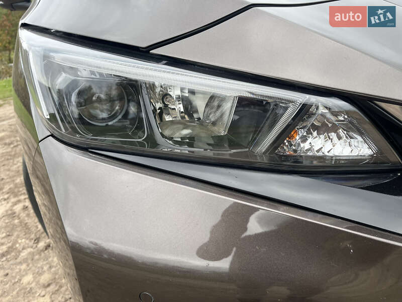 Хэтчбек Nissan Leaf 2021 в Бродах