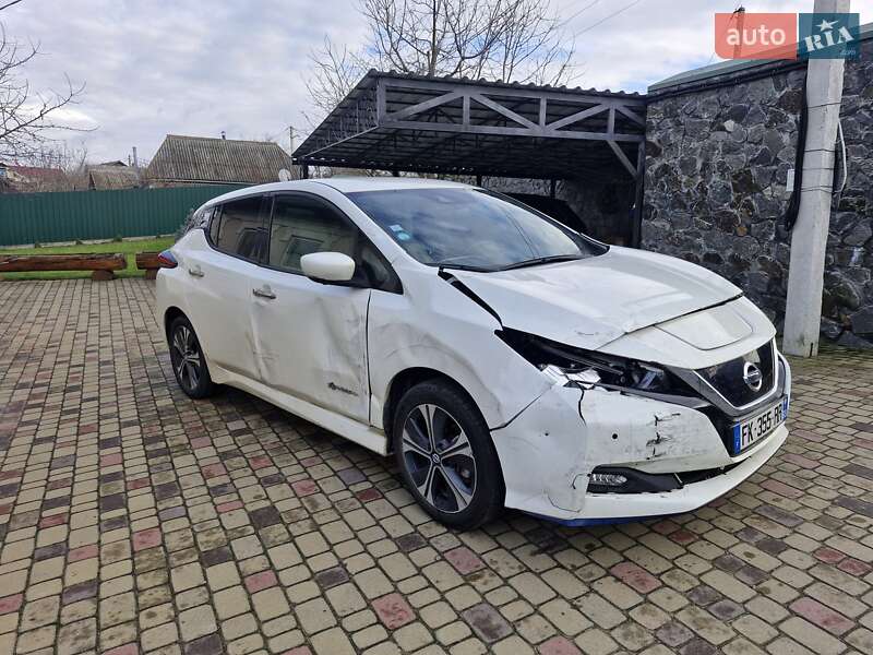 Хэтчбек Nissan Leaf 2019 в Хмельницком