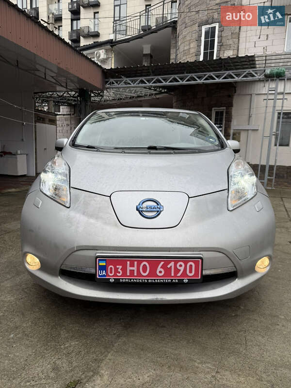 Хэтчбек Nissan Leaf 2012 в Умани