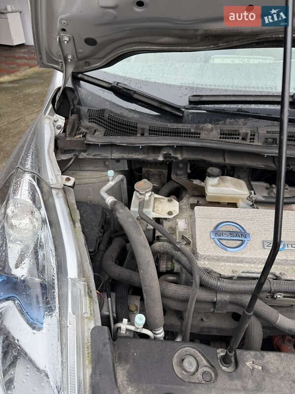 Хэтчбек Nissan Leaf 2012 в Умани