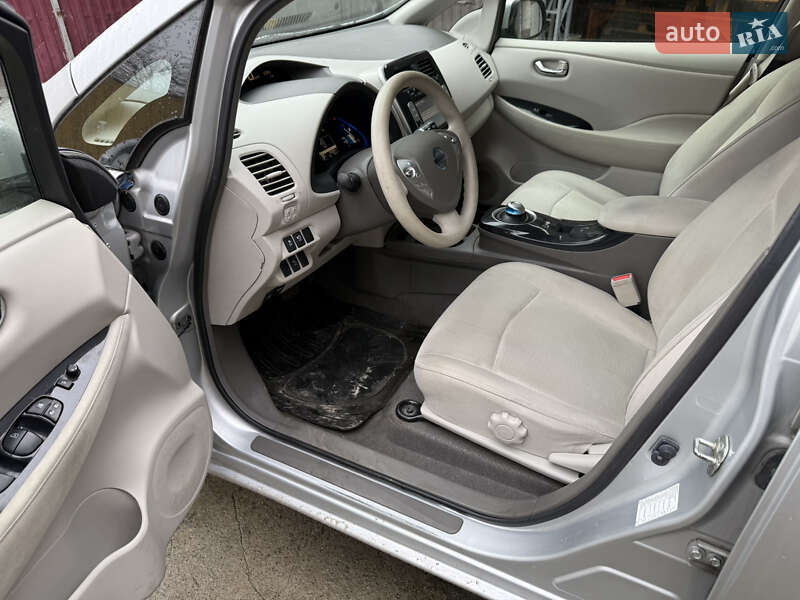 Хэтчбек Nissan Leaf 2012 в Умани
