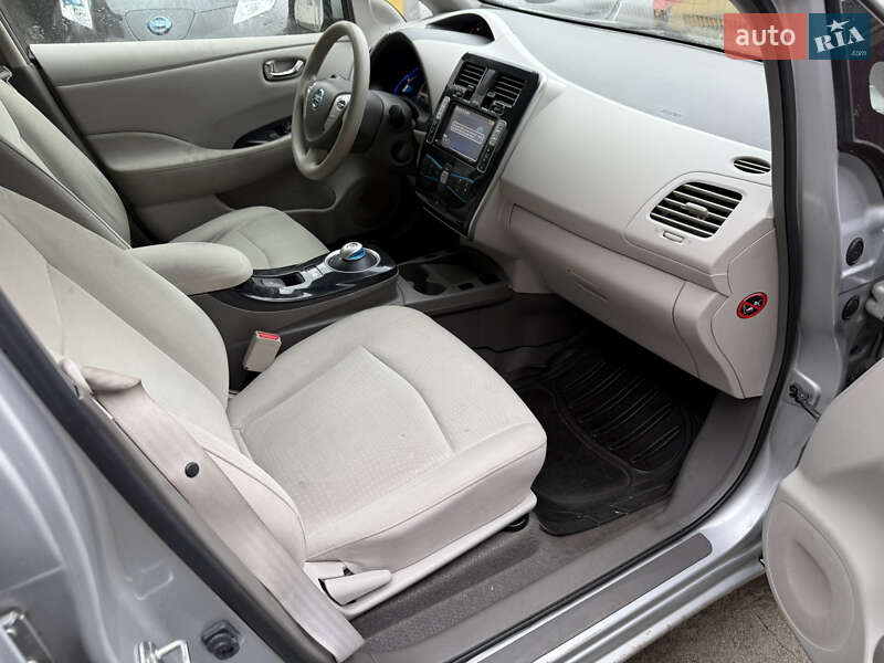 Хэтчбек Nissan Leaf 2012 в Умани