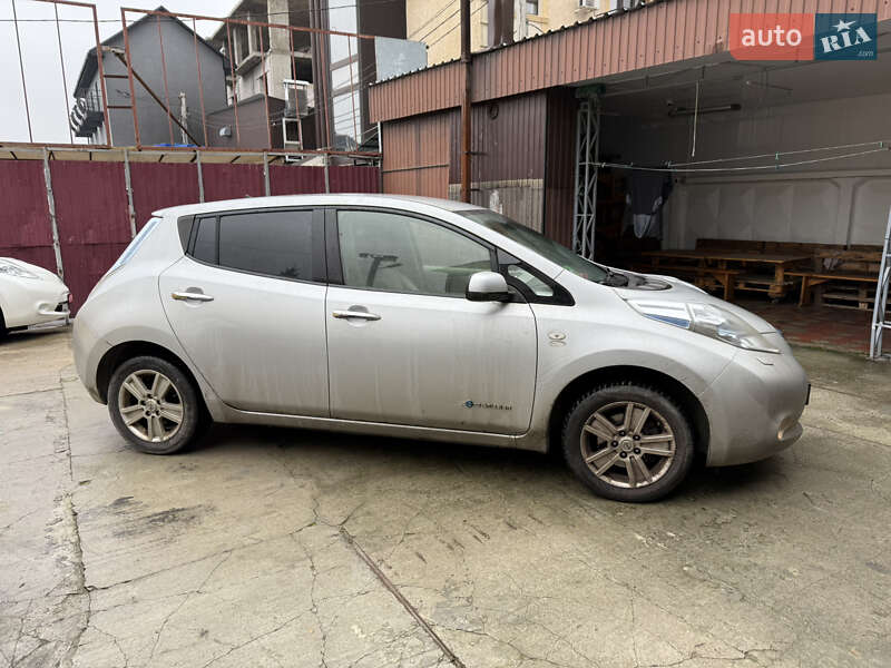 Хэтчбек Nissan Leaf 2012 в Умани