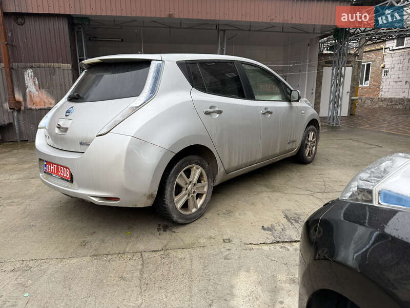 Хэтчбек Nissan Leaf 2012 в Умани