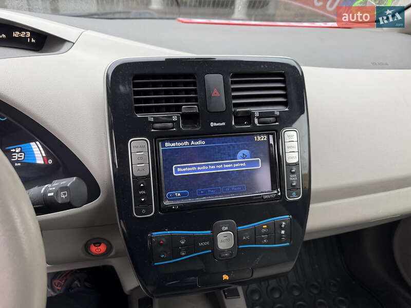 Хэтчбек Nissan Leaf 2012 в Умани