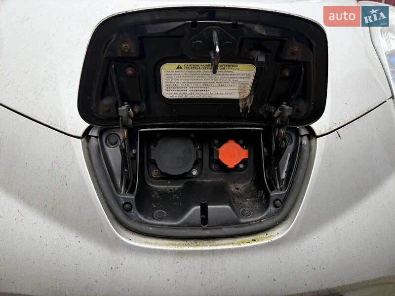 Хэтчбек Nissan Leaf 2012 в Умани