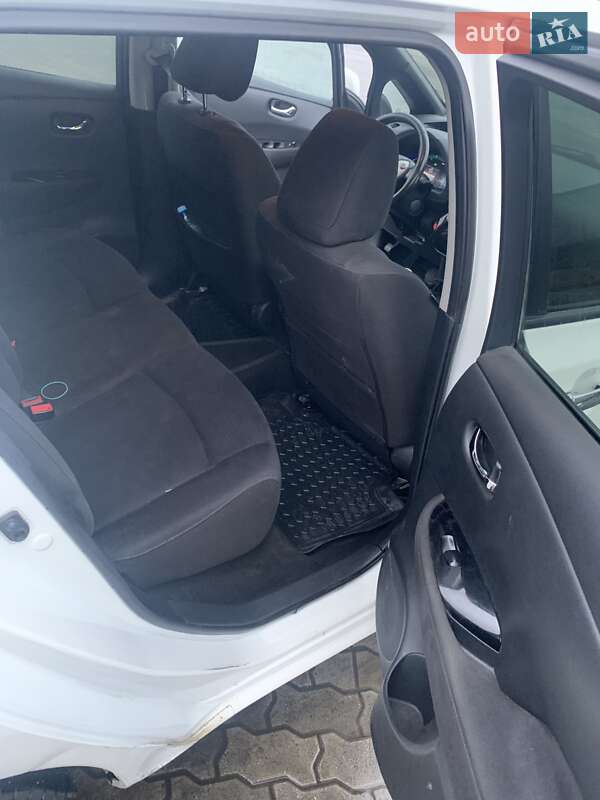 Хетчбек Nissan Leaf 2014 в Сарнах фото 11 Хетчбек Nissan Leaf 2014 в Сарнах