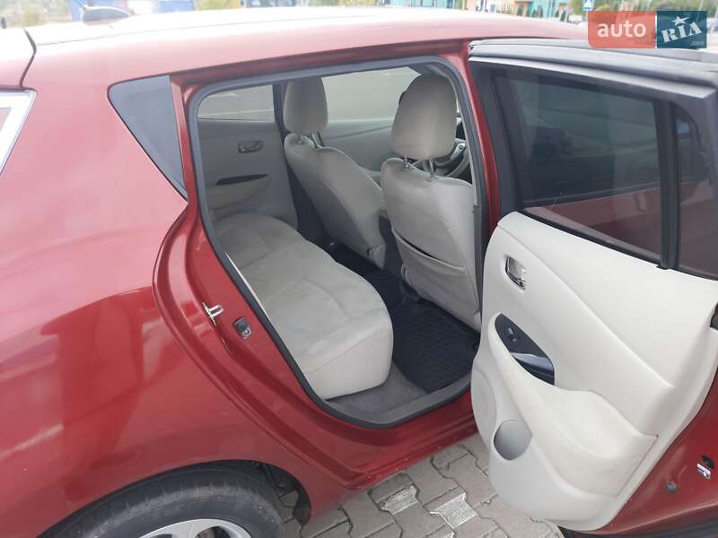 Хэтчбек Nissan Leaf 2011 в Киеве