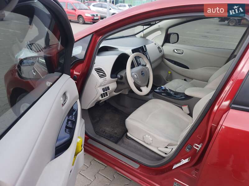 Хэтчбек Nissan Leaf 2011 в Киеве