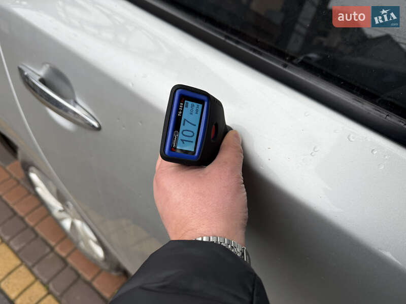 Хэтчбек Nissan Leaf 2012 в Умани