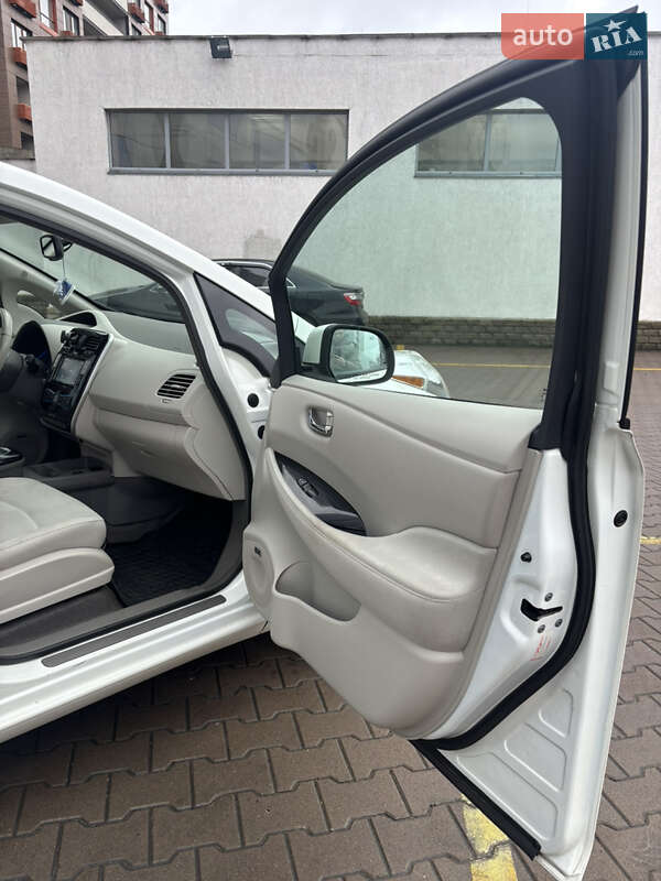 Хетчбек Nissan Leaf 2013 в Києві фото 16 Хетчбек Nissan Leaf 2013 в Києві