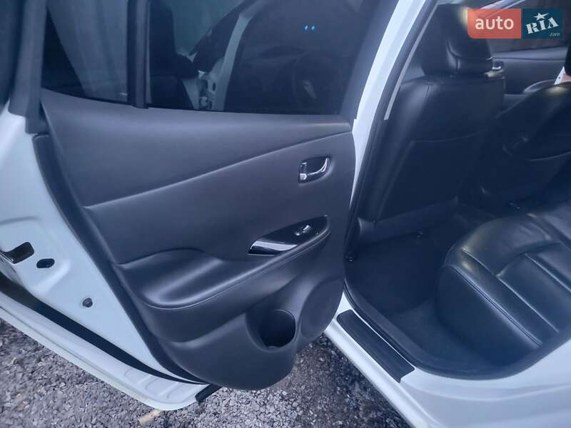 Хэтчбек Nissan Leaf 2015 в Виннице