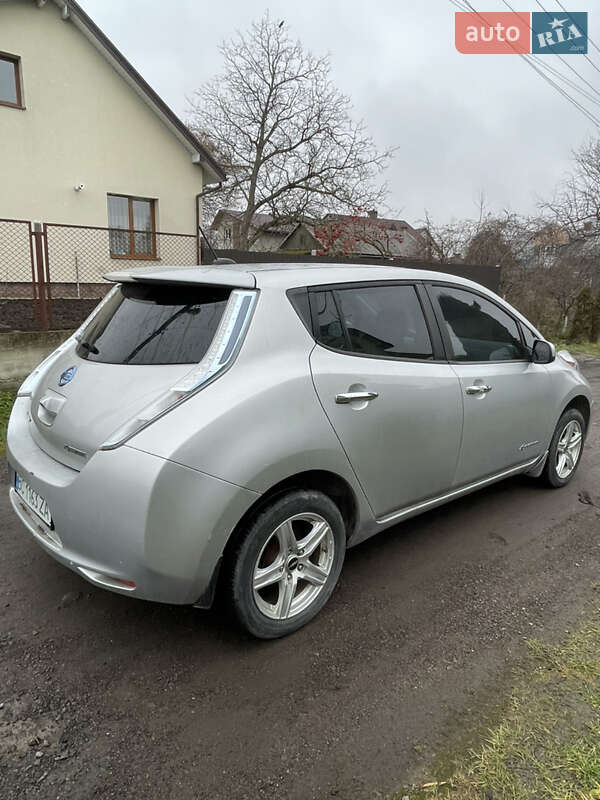 Хэтчбек Nissan Leaf 2014 в Львове